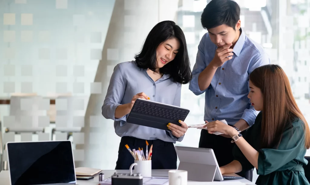 Optimise your SMSF Services a group of SMSF professionals discussing their client's complex fund