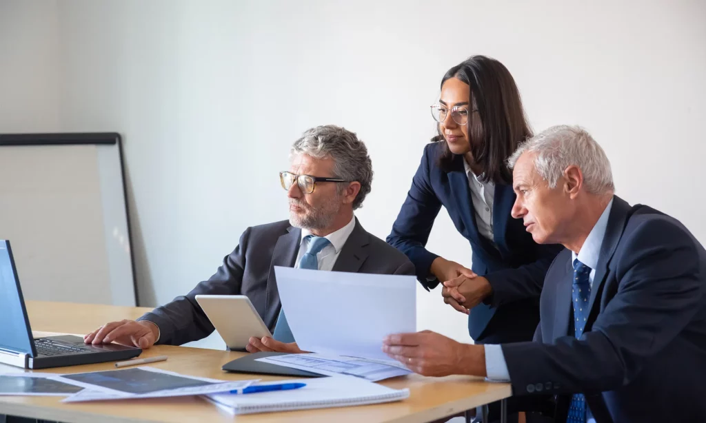 LPO benefits australian legal market a team legal practitioners discussing their next case